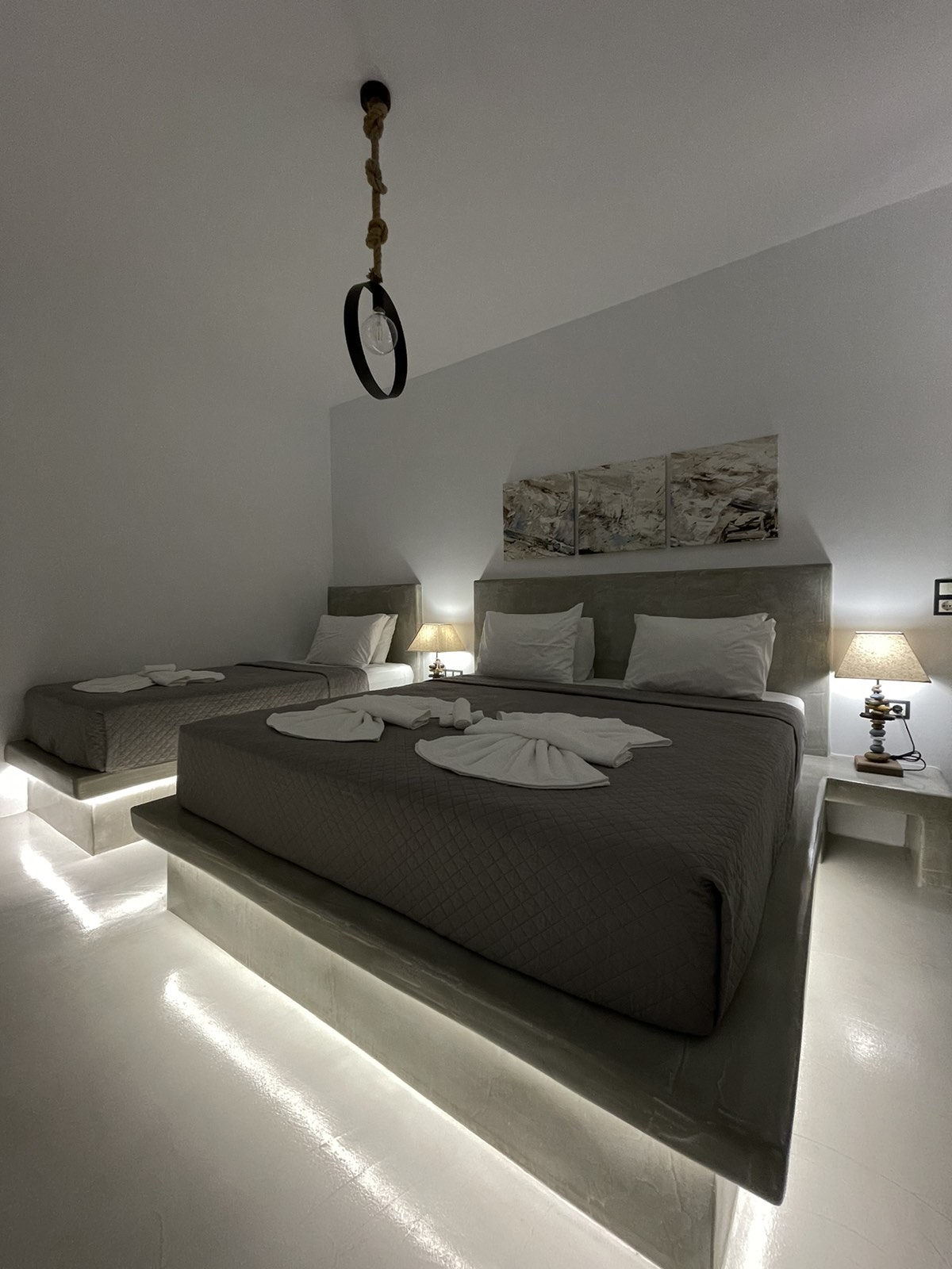 Familly-Suite-with-Jacuzzi-and-Pool-View-bedroom-9