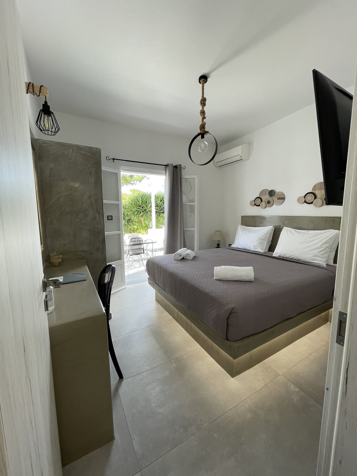 2. ROOM 13