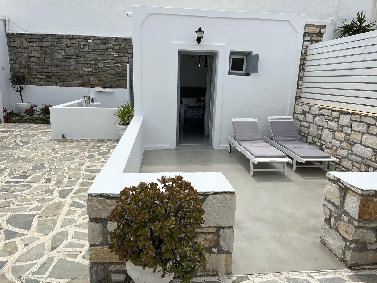 Deluxe-Single-Room-with-Garden-view-Out-7-1