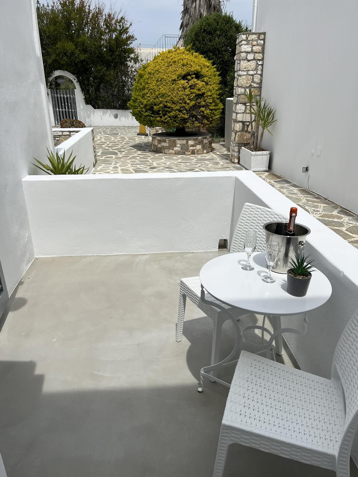 Deluxe-Single-Room-with-Garden-view-balcony-1-1