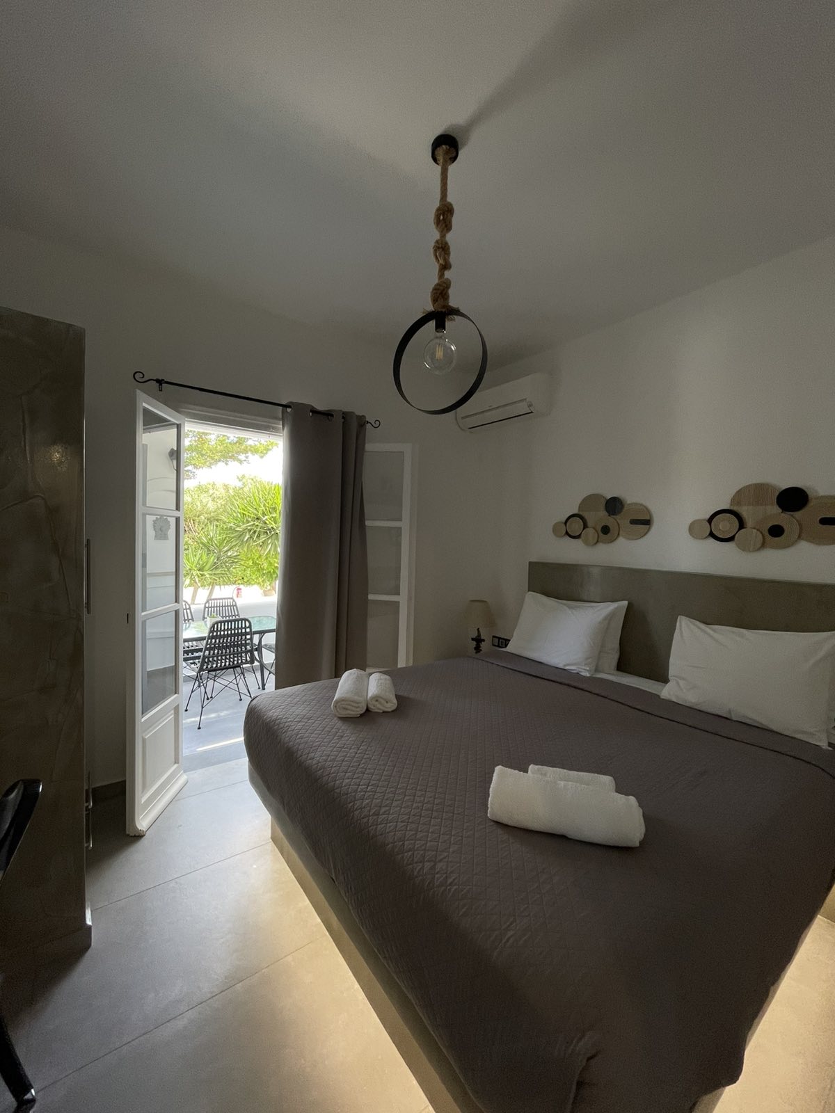 FAMILY-ROOM-2 (1)