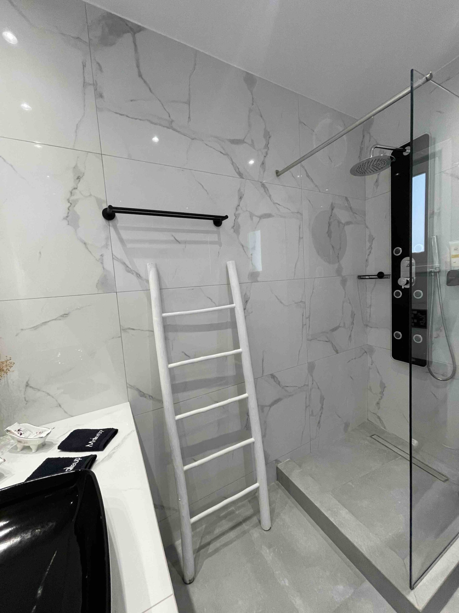SUITE-1-scaled