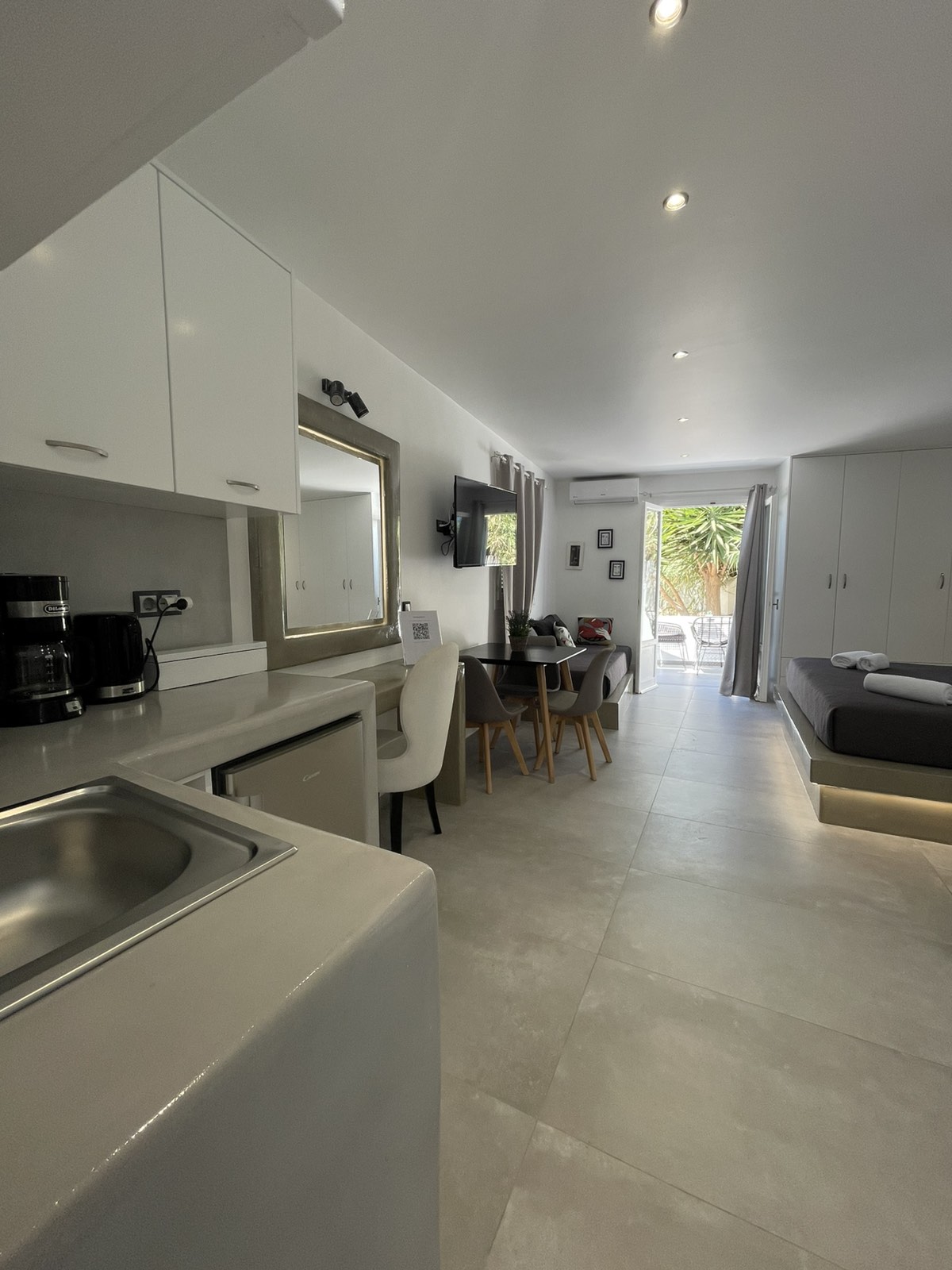 SUITE-4
