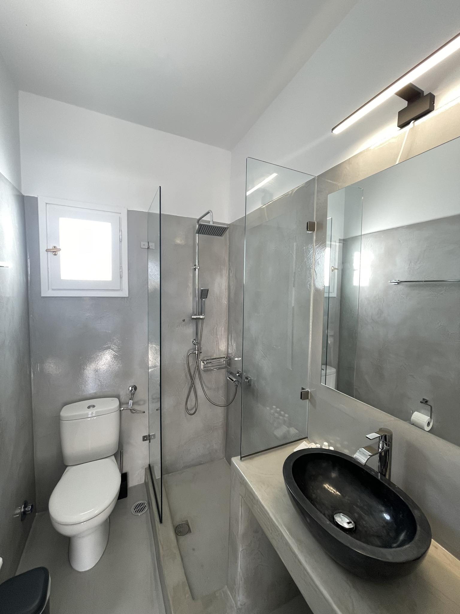Superior-Triple-room-with-Pool-view-bathroom-7