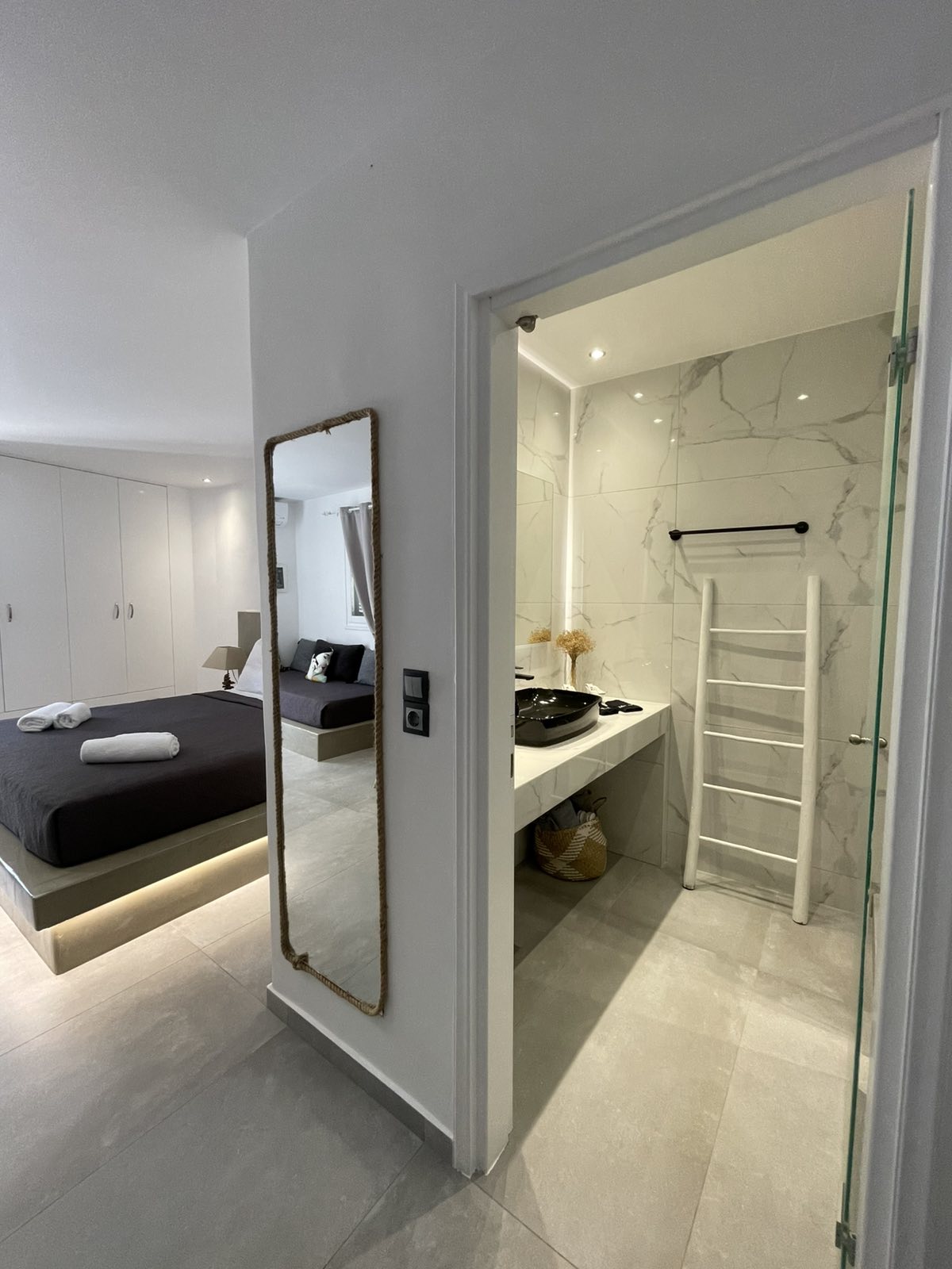 suite 12