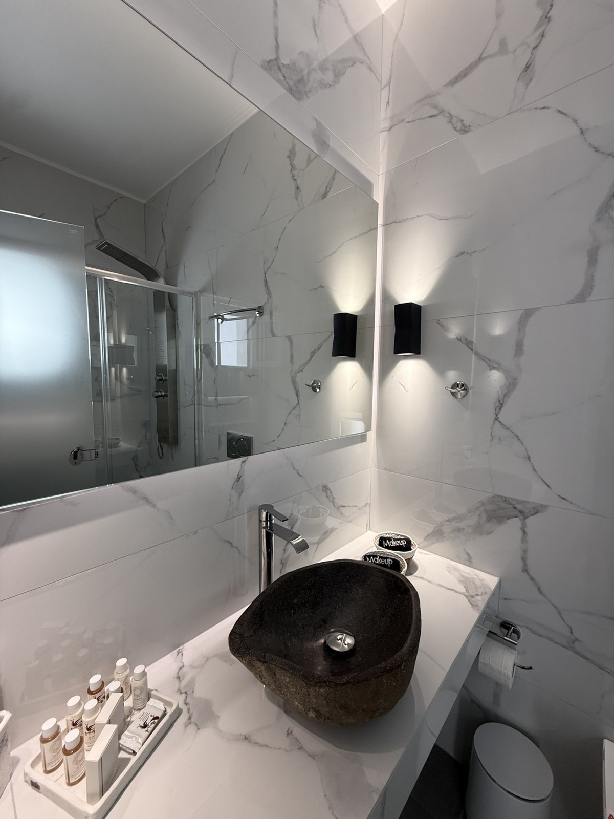 ROOM 7 (2)